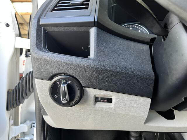 Volkswagen TRANSPORTER 2.0 TDI L2H1 DC Btw en Bpm vrij!! Automaat Dubbele schuifdeur Airco Cruise controle Telefoonverbinding Trekhaak 2500kg trekgewicht 5-Persoons Euro 6 DC 1e eigenaar Ex overheid Dealer onderhouden