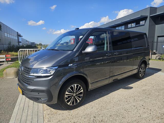 Volkswagen TRANSPORTER 2.0 TDI L2H1 30 Highline DC 5 zits Aut 204 pk 2 zijschuifdeur, trekhaak, BPM vrij