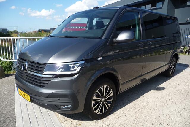 Volkswagen TRANSPORTER 2.0 TDI L2H1 30 Highline DC 5 zits Aut 204 pk 2 zijschuifdeur, trekhaak, BPM vrij