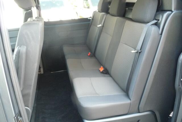 Volkswagen TRANSPORTER 2.0 TDI L2H1 30 Highline DC 5 zits Aut 204 pk 2 zijschuifdeur, trekhaak, BPM vrij