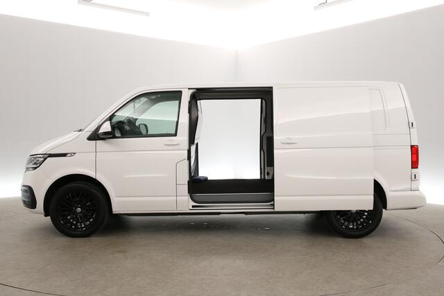 Volkswagen TRANSPORTER 2.0 TDI 150PK L2H1 Automaat | Airco | Camera | Carplay | Cruise | 3 Persoons | Trekhaak | Schuifdeur L+R | 18''LMV