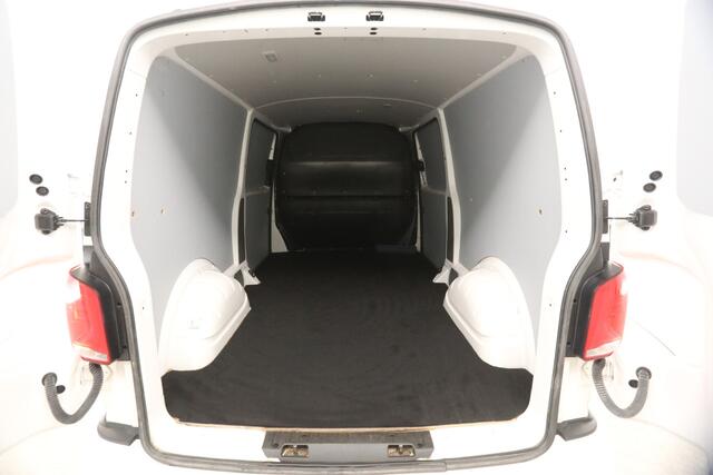 Volkswagen TRANSPORTER 2.0 TDI 150PK L2H1 Automaat | Airco | Camera | Carplay | Cruise | 3 Persoons | Trekhaak | Schuifdeur L+R | 18''LMV