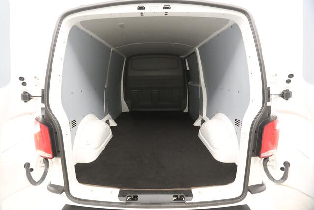 Volkswagen TRANSPORTER 2.0 TDI 150PK L2H1 | Automaat | Airco | Camera | Cruise | Carplay | Navigatie | PDC | Trekhaak | 16''LMV