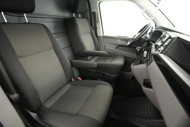 Volkswagen TRANSPORTER 2.0 TDI 150PK L2H1 | Automaat | Airco | Camera | Cruise | Carplay | Navigatie | PDC | Trekhaak | 16''LMV