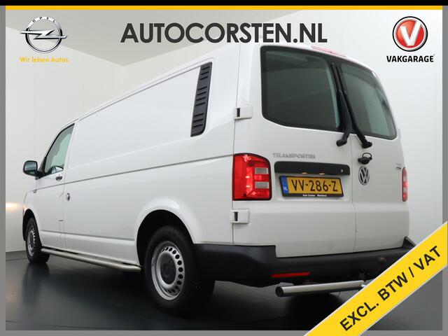 Volkswagen TRANSPORTER 2.0TDI 141PK L2H1 AUTOMAAT Leder Airco Trekhaak Camera Voorruitverwarming Bluetooth Highline Sidebars Schuifdeur met Raam Betonplex Vloer Wandbetimmering Tussenwand 1e Eigenaar Euro 5 2.500KG Trekgewicht