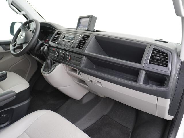 Volkswagen TRANSPORTER 2.0TDI 141PK L2H1 AUTOMAAT Leder Airco Trekhaak Camera Voorruitverwarming Bluetooth Highline Sidebars Schuifdeur met Raam Betonplex Vloer Wandbetimmering Tussenwand 1e Eigenaar Euro 5 2.500KG Trekgewicht