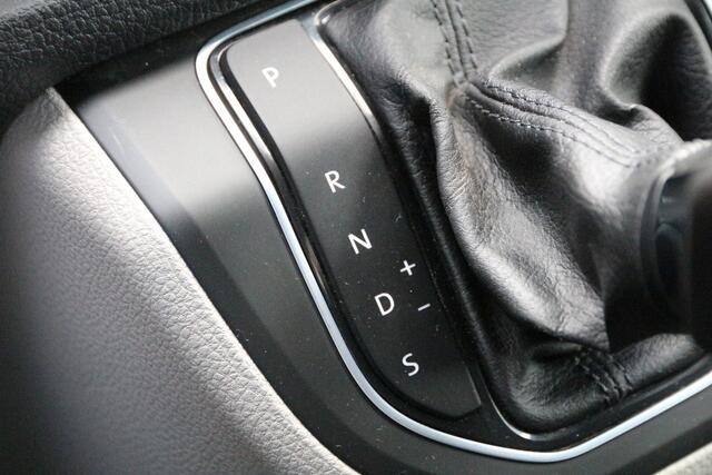 Volkswagen TRANSPORTER 2.0 TDI 150 | Aut. | DC | L2H1 | Orig. Navi | Cruise | Airco..