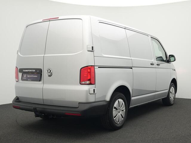 Volkswagen TRANSPORTER 2.0 TDI 110 pk L1H1 28 | Cruise Control | Trekhaak | Parkeersensor achter | Apple Carplay/Android Auto