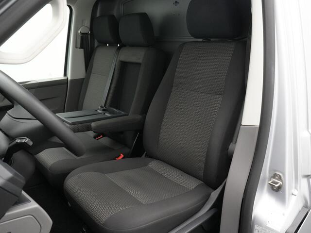 Volkswagen TRANSPORTER 2.0 TDI 110 pk L1H1 28 | Cruise Control | Trekhaak | Parkeersensor achter | Apple Carplay/Android Auto