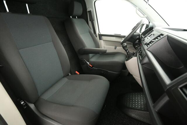 Volkswagen TRANSPORTER 2.0 TDI L1H1 | 150PK | Airco | Cruise | Parkeersensoren | Trekhaak