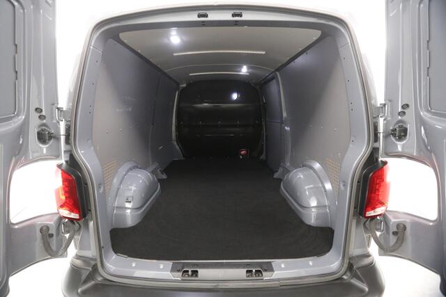 Volkswagen TRANSPORTER 2.0 TDI 150PK L2H1 | Automaat | Airco | Cruise | Carplay | Navigatie | Parkeersens.