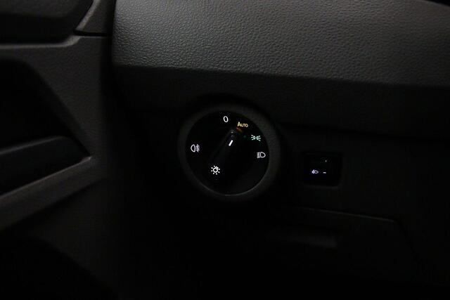 Volkswagen TRANSPORTER 2.0 TDI 150pk DSG L2 Dubbele cabine | Navigatie | Trekhaak | Airco