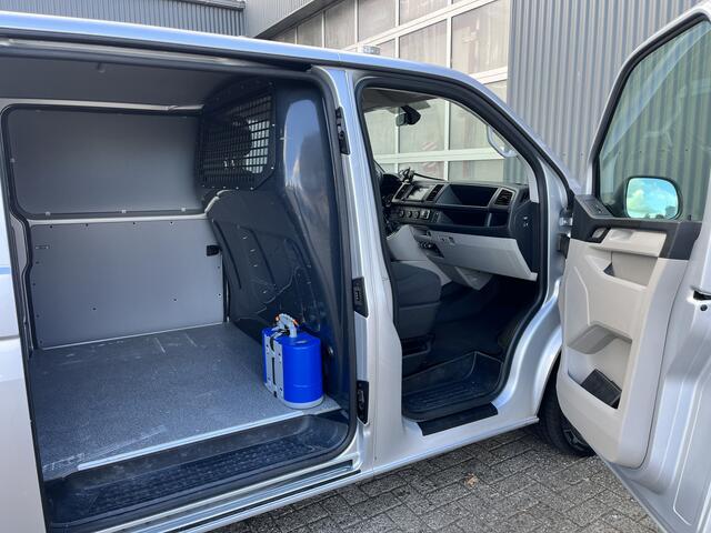 Volkswagen TRANSPORTER 2.0 TSI L1H1 Benzine/Cng Dubbele Schuifdeur Airco Cruise controle Bpm vrij Trekhaak Klep achter Stand kachel Euro 6 Benzine Ideaal voor ombouw naar Camper !!