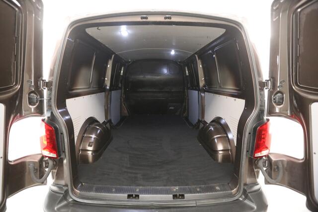 Volkswagen TRANSPORTER 2.0 TDI 150PK L2H1 | MARGE | Automaat | Airco | Camera | Cruise | 3-Zits | Trekh. | Carplay | 2xSchuifdeur | Stoelverw.