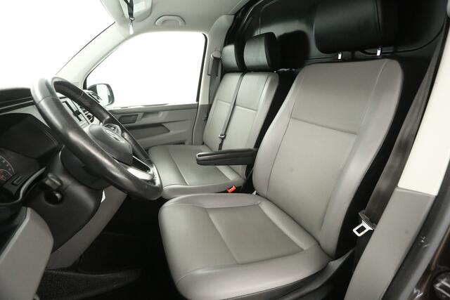 Volkswagen TRANSPORTER 2.0 TDI 150PK L2H1 | MARGE | Automaat | Airco | Camera | Cruise | 3-Zits | Trekh. | Carplay | 2xSchuifdeur | Stoelverw.