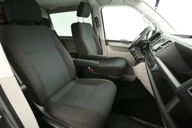 Volkswagen TRANSPORTER 2.0 TDI 150PK L2H1 | DC | Airco | Cruise | Trekh. | Parkeersens.