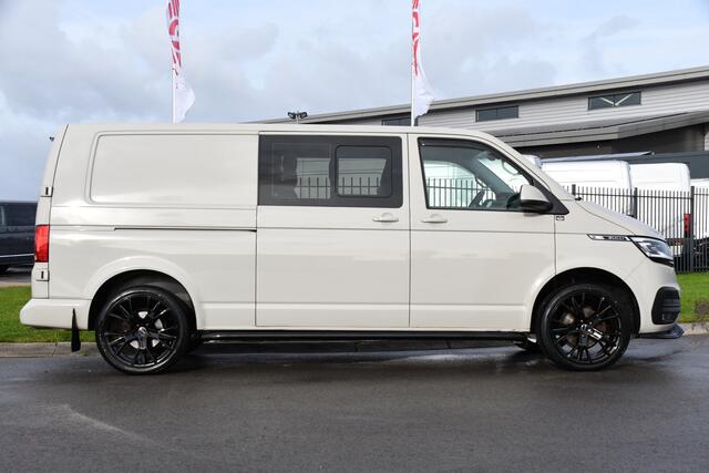 Volkswagen TRANSPORTER 2.0 TDI L2H1 32 DC Bulli Virtual, Adaptieve Cruise, Carplay, LED, Leder, 150pk, Automaat, Trekhaak, Sensoren, Uniek!