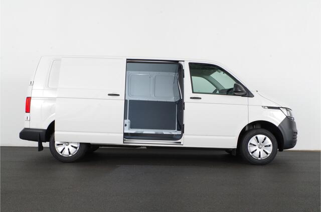 Volkswagen TRANSPORTER 2.0 TDI L2H1 28 >BPM vrij | Direct leverbaar/110pk/navi/cruise/Lederen stuur/Apple Carplay/Android Auto Operational lease is ook mogelijk! 4557