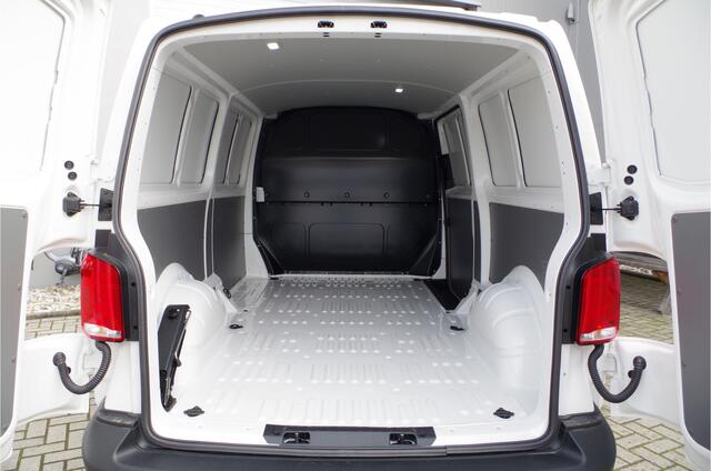 Volkswagen TRANSPORTER 2.0 TDI L2H1 28 >BPM vrij | Direct leverbaar/110pk/navi/cruise/Lederen stuur/Apple Carplay/Android Auto Operational lease is ook mogelijk! 4557