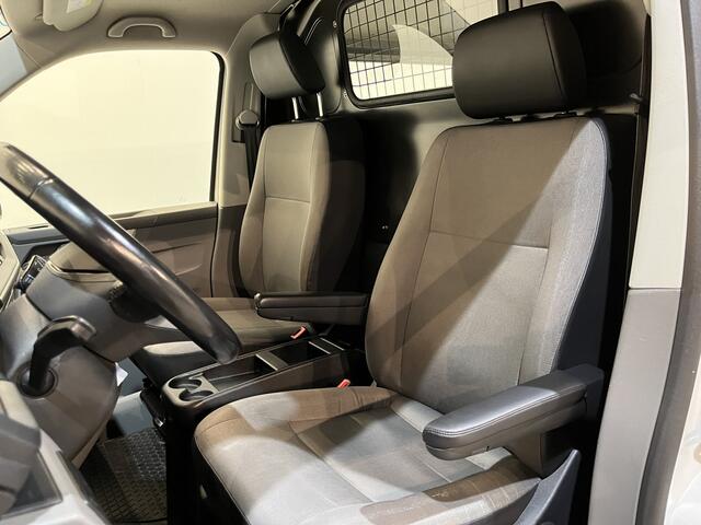 Volkswagen TRANSPORTER 2.0 TDI L1H1 150 PK 4Motion 4x4 / Servicebus / Sortimo Inrichting / Euro 6 / Airco / 220V. / Cruise Control / Trekhaak / Camera / CarPlay