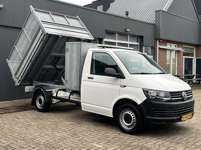 Volkswagen TRANSPORTER 2.0 TDI L2H1 150pk Pick-up Kipper open laadbak Airco Cruise controle Trekhaak 2500kg trekgewicht 1e eigenaar 3-Persoons Kieper Gereedschapskist P-up Doka Pritsche Ahk 2500kg Euro 6