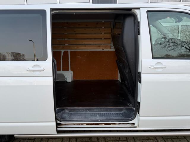 Volkswagen TRANSPORTER 2.0 TDI 150PK DSG L2H1 HIGHLINE 1e Eigenaar / Oryx White Pearl Lak / Navigatie / Spoilerpakket