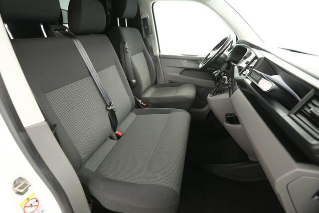 Volkswagen TRANSPORTER 2.0 TDI 150PK L1H1 | Aut. | Airco | Adap. Cruise | 3-Zits | Carplay | Navi | Stoelverw. | Trekh.