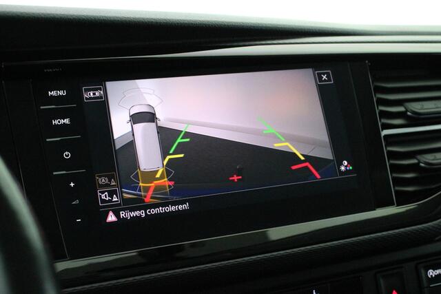 Volkswagen TRANSPORTER 2.0 TDI 150pk DSG L2H1 DC Bulli Trekhaak Camera Leder ACC Stoelverwarming Virtual Cockpit Navigatie