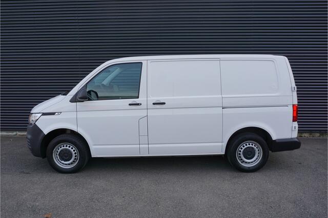 Volkswagen TRANSPORTER 110pk L1H1 2x Schuifdeur Trekhaak Apple Carplay Standkachel Airco Cruise control