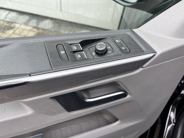 Volkswagen TRANSPORTER 2.0 TDI L2H1 Bulli 150pk Automaat Airco Cruise controle Digitaal display Trekhaak 2500kg trekgewicht 2-Persoons Telefoonverbinding Apple carplay Sitebars Euro 6 Dealer onderhouden