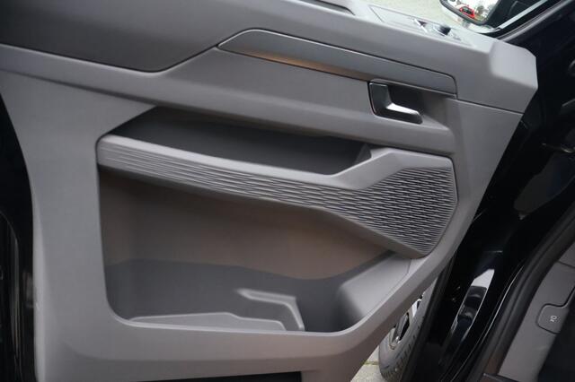 Volkswagen TRANSPORTER 2.0 TDI L2H1 30 Style Automaat | Trekhaak | ACC | LED | 17"