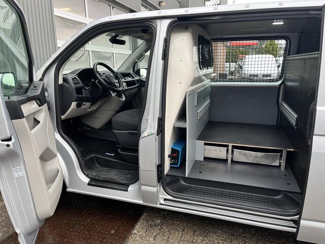 Volkswagen TRANSPORTER 2.0 TSI L2H1 204pk DSG Automaat Dubbele schuifdeuren Airco Adaptive Cruise Navigatie Pdc V/A Trekhaak 2500kg Lange wielbasis Lang Bpm vrij voor prive gebruik Kastinrichting Comfort stoelen met zijairbag i