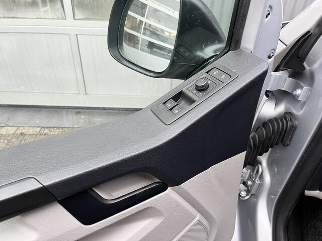 Volkswagen TRANSPORTER 2.0 TSI L2H1 204pk DSG Automaat Dubbele schuifdeuren Airco Adaptive Cruise Navigatie Pdc V/A Trekhaak 2500kg Lange wielbasis Lang Bpm vrij voor prive gebruik Kastinrichting Comfort stoelen met zijairbag i