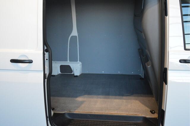 Volkswagen TRANSPORTER 2.0 TDI L2H1 airco cruise navi trekhaak pdc 150 pk !!