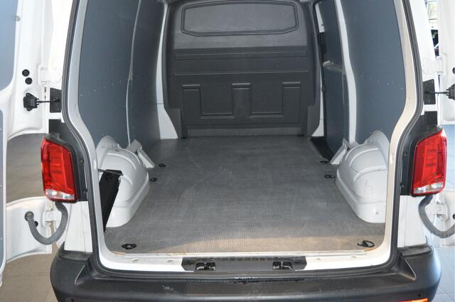 Volkswagen TRANSPORTER 2.0 TDI L2H1 airco cruise navi trekhaak pdc 150 pk !!