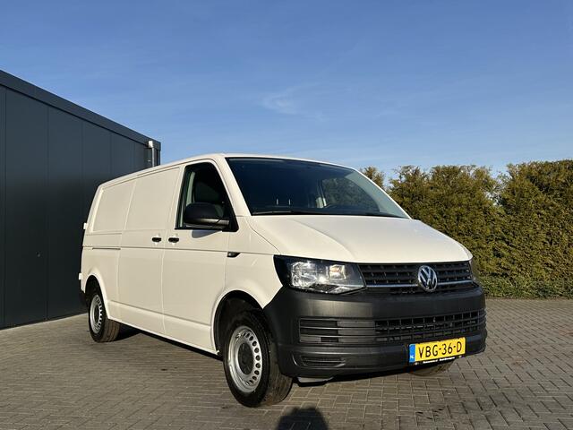 Volkswagen TRANSPORTER 2.0 TDI 102 PK / L2H1 / UNIEK 29.774 KM !! / 1e EIGENAAR / TREKHAAK / AIRCO / 3 ZITS