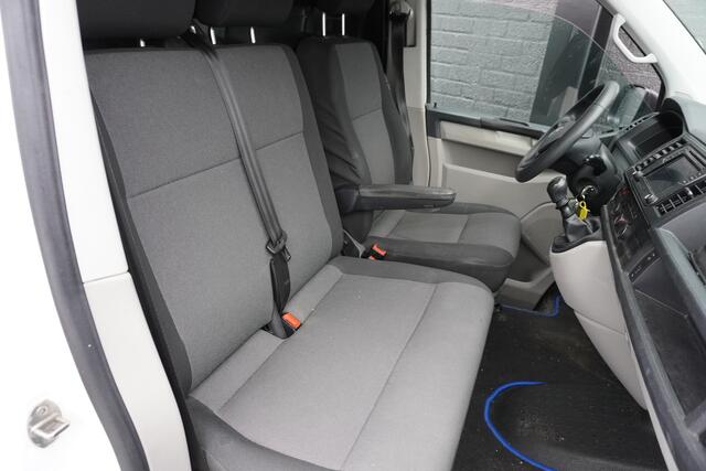 Volkswagen TRANSPORTER 2.0 TDI L2 - Airco - Navi - PDC - Trekhaak - ¤ 8.950,- Excl.