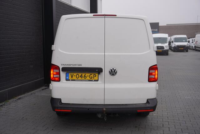 Volkswagen TRANSPORTER 2.0 TDI L2 - Airco - Navi - PDC - Trekhaak - ¤ 8.950,- Excl.