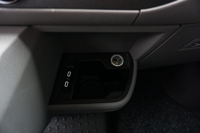 Volkswagen TRANSPORTER L2H1 110pk Apple Carplay Navigatie Trekhaak Cruise control 3-Zits