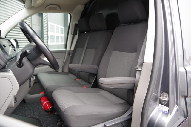 Volkswagen TRANSPORTER 2.0 TDI L2 3-ZITS, 150PK AUT. CAMERA, NAVI, CRUISE, AIRCO, CARPLAY, LEDER MF STUURWIEL