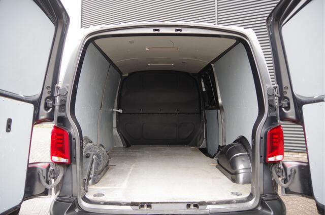 Volkswagen TRANSPORTER 2.0 TDI L2 3-ZITS, 150PK AUT. CAMERA, NAVI, CRUISE, AIRCO, CARPLAY, LEDER MF STUURWIEL