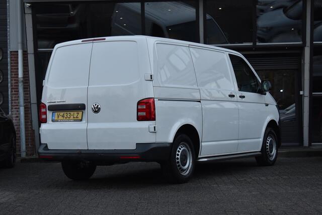 Volkswagen TRANSPORTER 2.0 TDI L2H1 Highline Carplay Trekhaak Cruise Navi