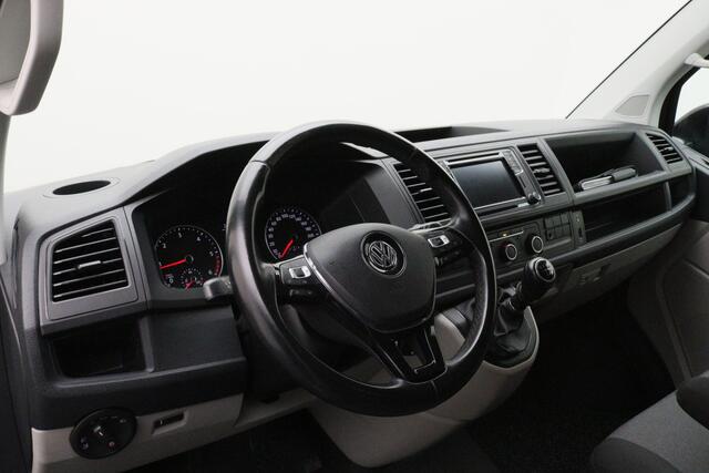 Volkswagen TRANSPORTER 2.0 TDI 150 PK L2H1 Highline 3-Zits, Verwarmde Voorruit, Apple Carplay, Cruise, PDC, DAB, Trekhaak, 18''