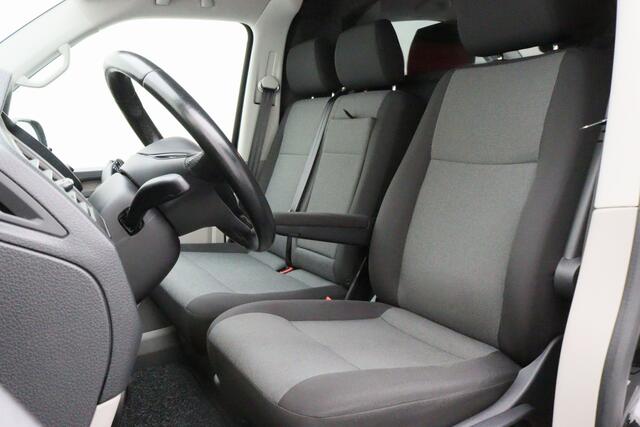 Volkswagen TRANSPORTER 2.0 TDI 150 PK L2H1 Highline 3-Zits, Verwarmde Voorruit, Apple Carplay, Cruise, PDC, DAB, Trekhaak, 18''