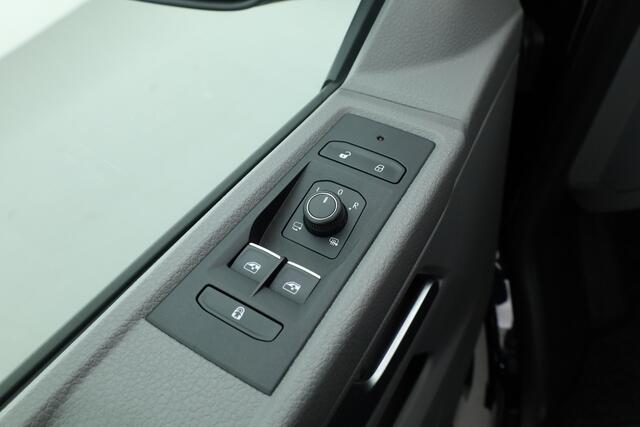 Volkswagen TRANSPORTER 2.0 TDI L2H1 32 DC Comfortline | Trekhaak | Adapt. Cruise | Camera | Apple CarPlay & Android auto | Leder | DAB