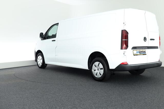 Volkswagen TRANSPORTER T7 2.0 TDI 110pk L2H1 Comfortline Incl. BPM! Parkeersensoren Carplay Bijrijdersbank