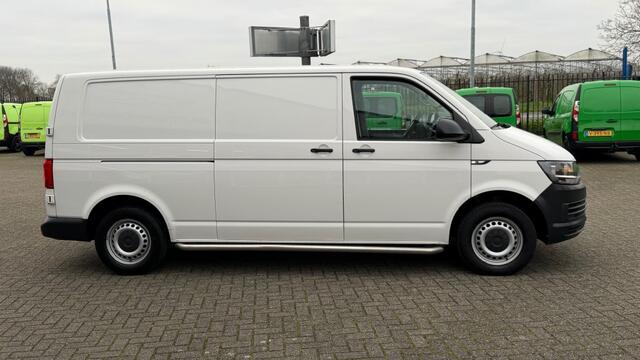Volkswagen TRANSPORTER 2.0 TDI 84KW 115PK L2H1 EURO 6 AIRCO/ TTEKHAAK/ CRUISE CONTROL/ 100% DEALERONDERHOUDEN