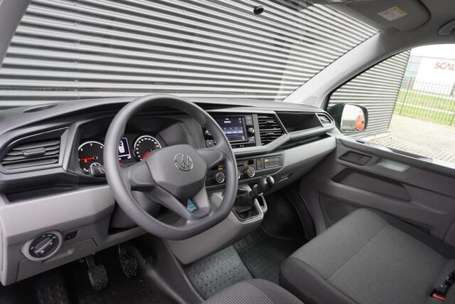 Volkswagen TRANSPORTER 150pk L2H1 Apple Carplay Stoelverwarming 3-zits Airco Parkeersensoren Achterdeuren
