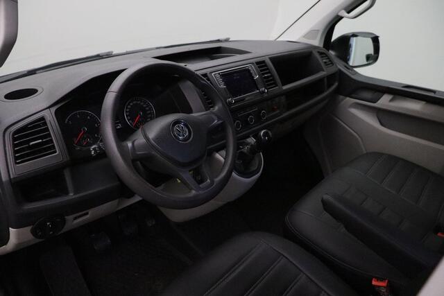 Volkswagen TRANSPORTER 2.0 TDI L1H2 Highline 2019 | Navigatie | Carplay | Dak Afzuiging | Parkeersensoren | Verwarmde Voorruit | Cruise Control | DAB Radio | Lichtmetalen Velgen | Nationale Autopas