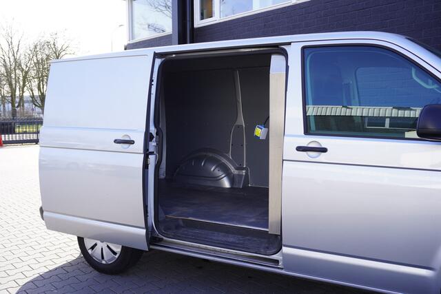 Volkswagen TRANSPORTER 2.0 TDI 150PK Automaat - EURO 6 - Airco - Cruise - Trekhaak - ¤15.900,- Excl.